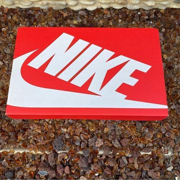 Nike Air Max 1 Ultra Essentials Women Red Sneakers. Size 5.5. New In Box! - Picture 11 of 12